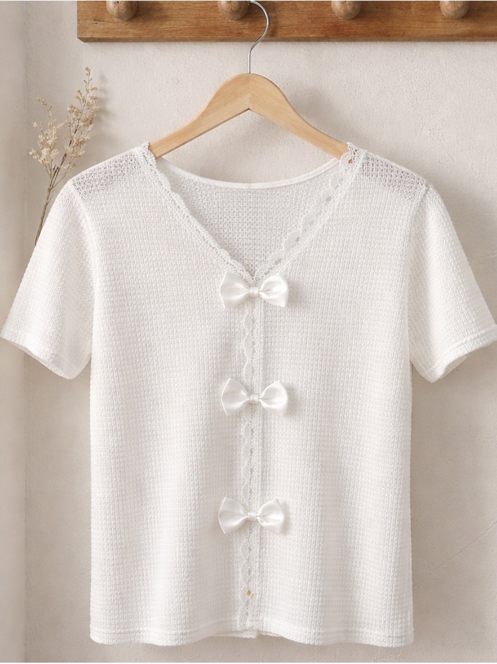Source Unknown White Textured Knit Top with Bow Accents
